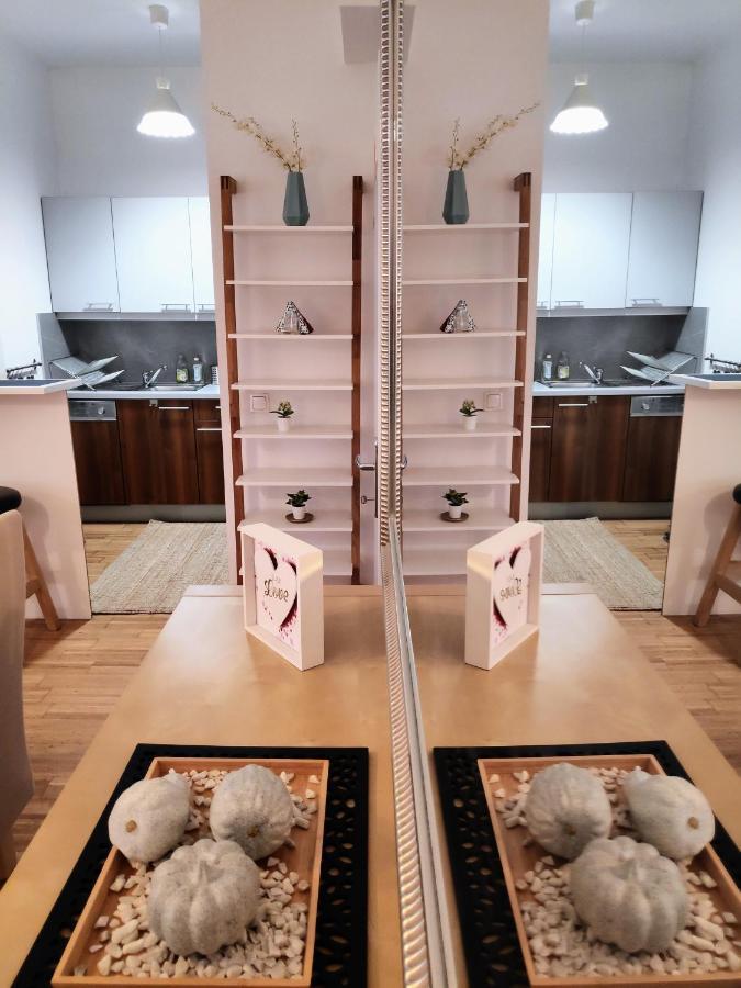 Nd Exquisites Wundervolles Ruhiges Terrassenapartment Mit Garage Wien Exteriör bild